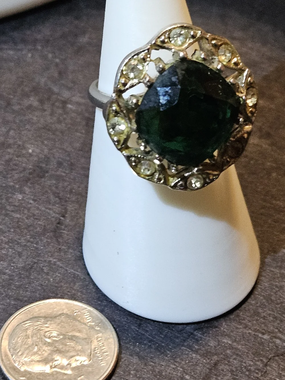 Sarah Coventry Deep Emerald Green and Silver "Kathleen" Cocktail Ring Set. - Picture 3 of 8